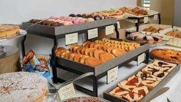 Free daily buffet breakfast