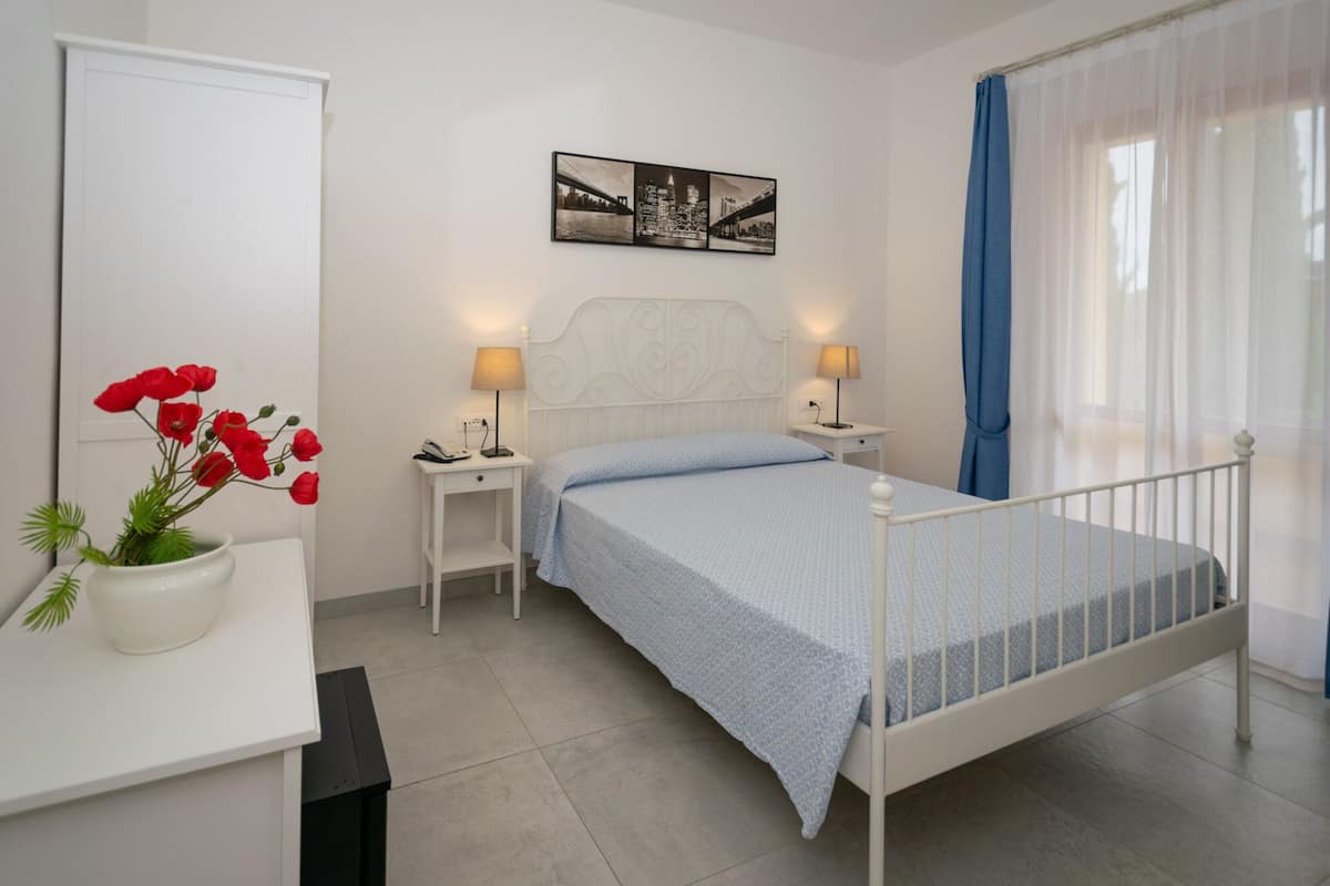 Classic Double Room, Balcony | Minibar, in-room safe, desk, free WiFi