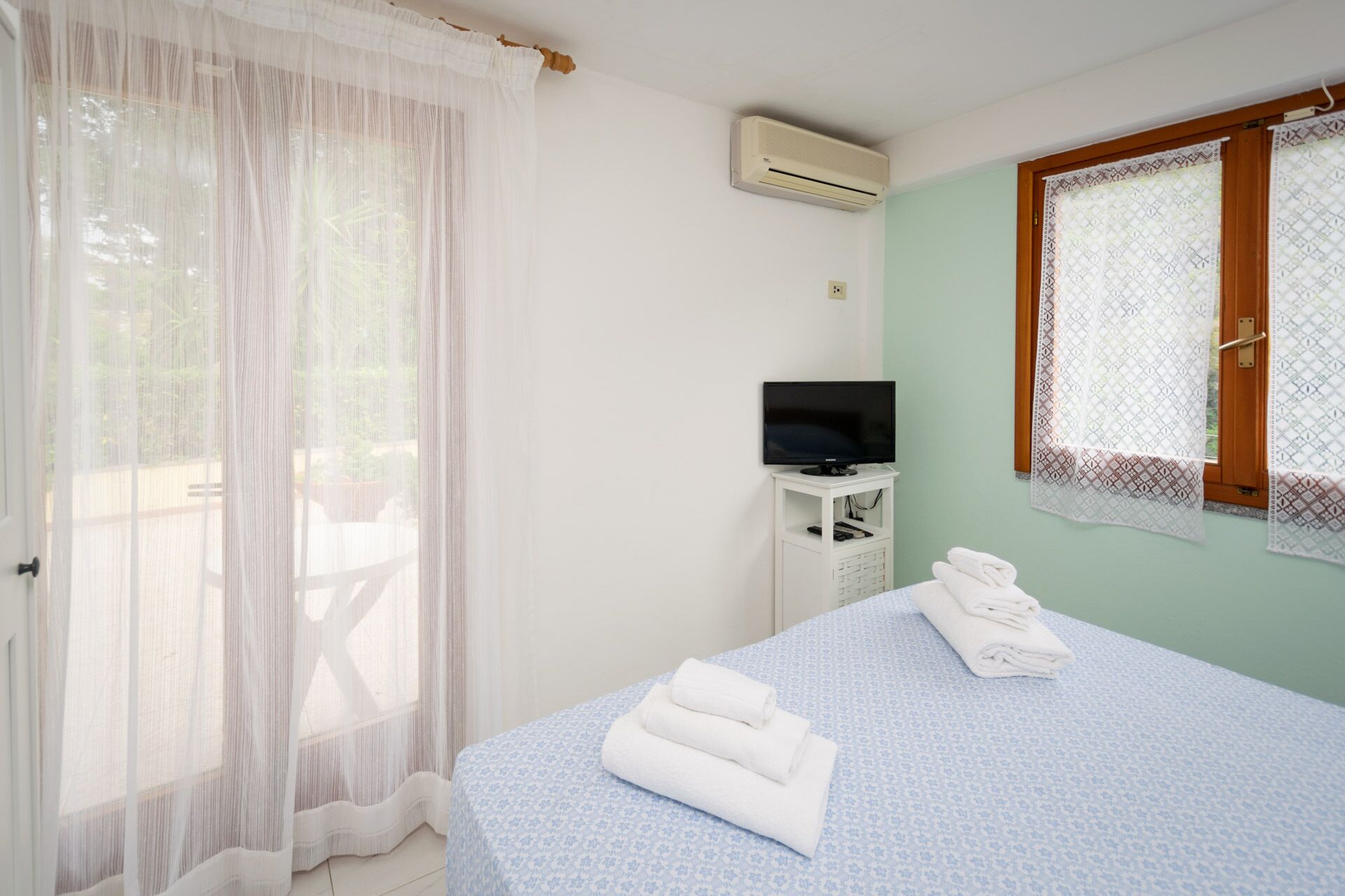 Basic-Doppelzimmer, Balkon | Minibar, Zimmersafe, Schreibtisch, kostenloses WLAN