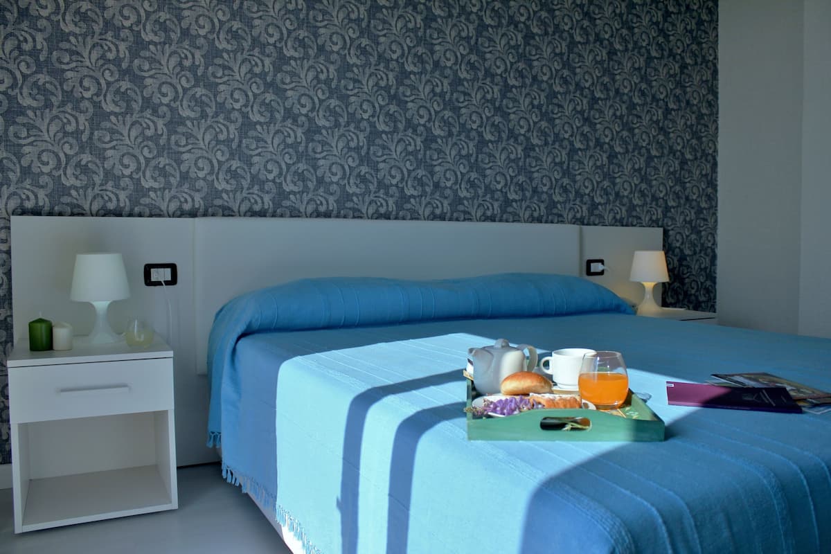 Minibar, caixa forta a l'habitació, decoració individual i bressols