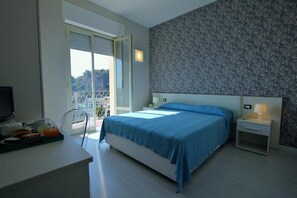 Minibar, in-room safe, individually decorated, cots/infant beds - Baia Azzurra (Taormina)
