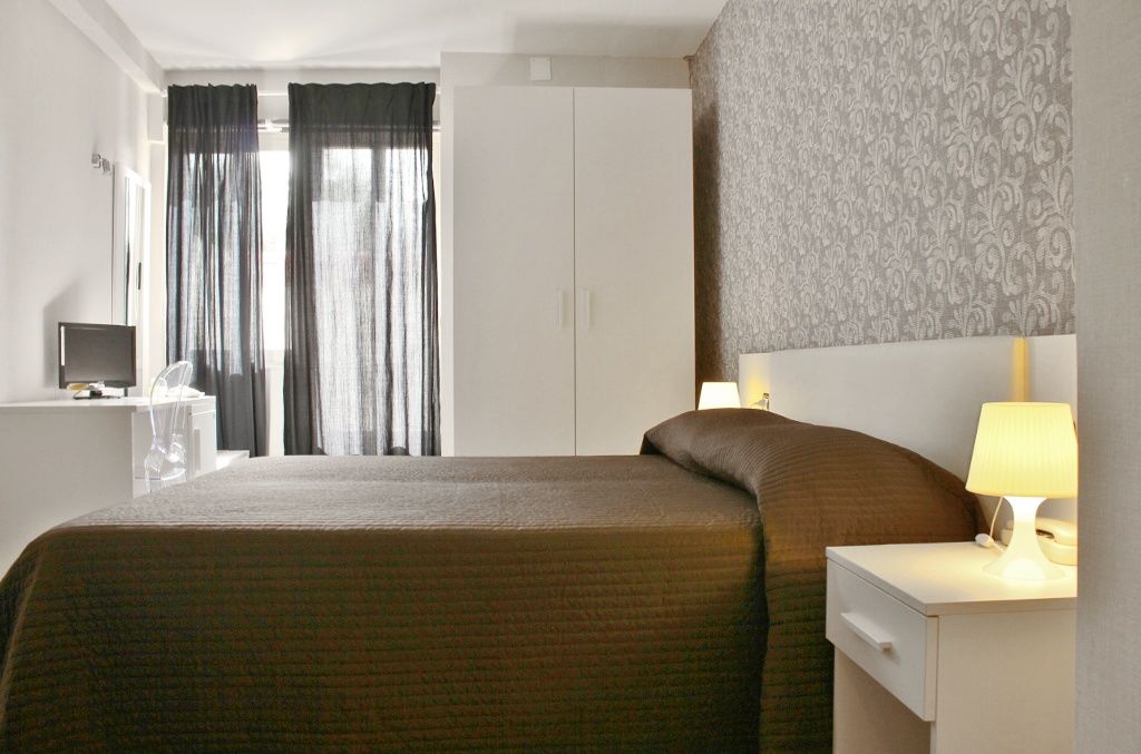 Minibar, in-room safe, cribs (surcharge), WiFi (free)