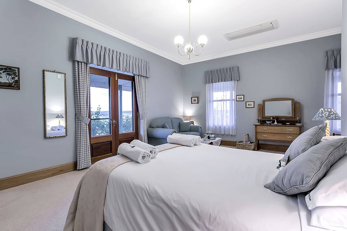 Suite Deluxe, 1 grand lit | Draps en coton égyptien, literie de qualité supérieure