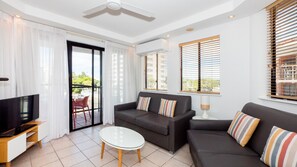 32-inch flat-screen TV with digital channels, TV, Netflix