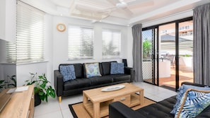 Apartment, 3 Bedrooms | Living room