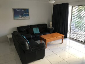 Décor unique, fer et planche à repasser, lit de bébé (supplément)