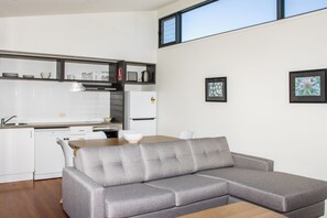 Villa, hageutsikt | Eget kjøkken | Kjøleskap, mikrobølgeovn, oppvaskmaskin og brødrister