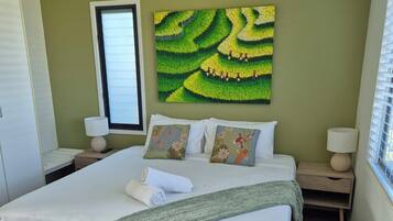 Setrika/meja setrika, tempat tidur lipat/tambahan, dan Wi-Fi gratis