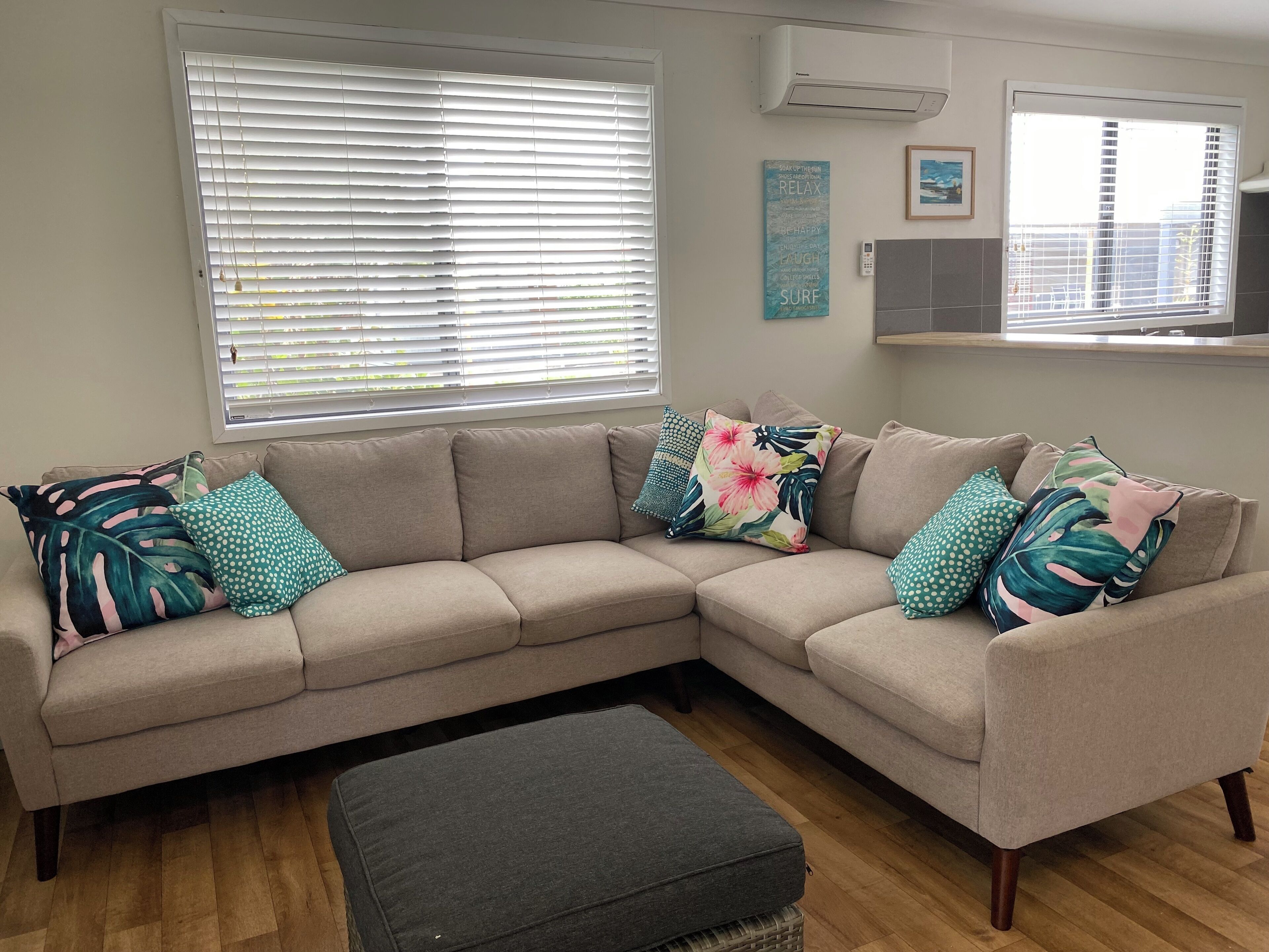 Familie cottage | Woonruimte | Een 40-inch flatscreentelevisie met digitale zenders en televisie