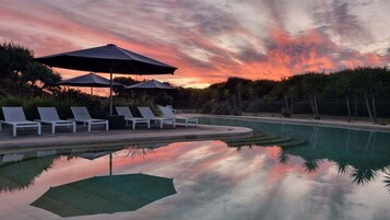 2 piscinas al aire libre