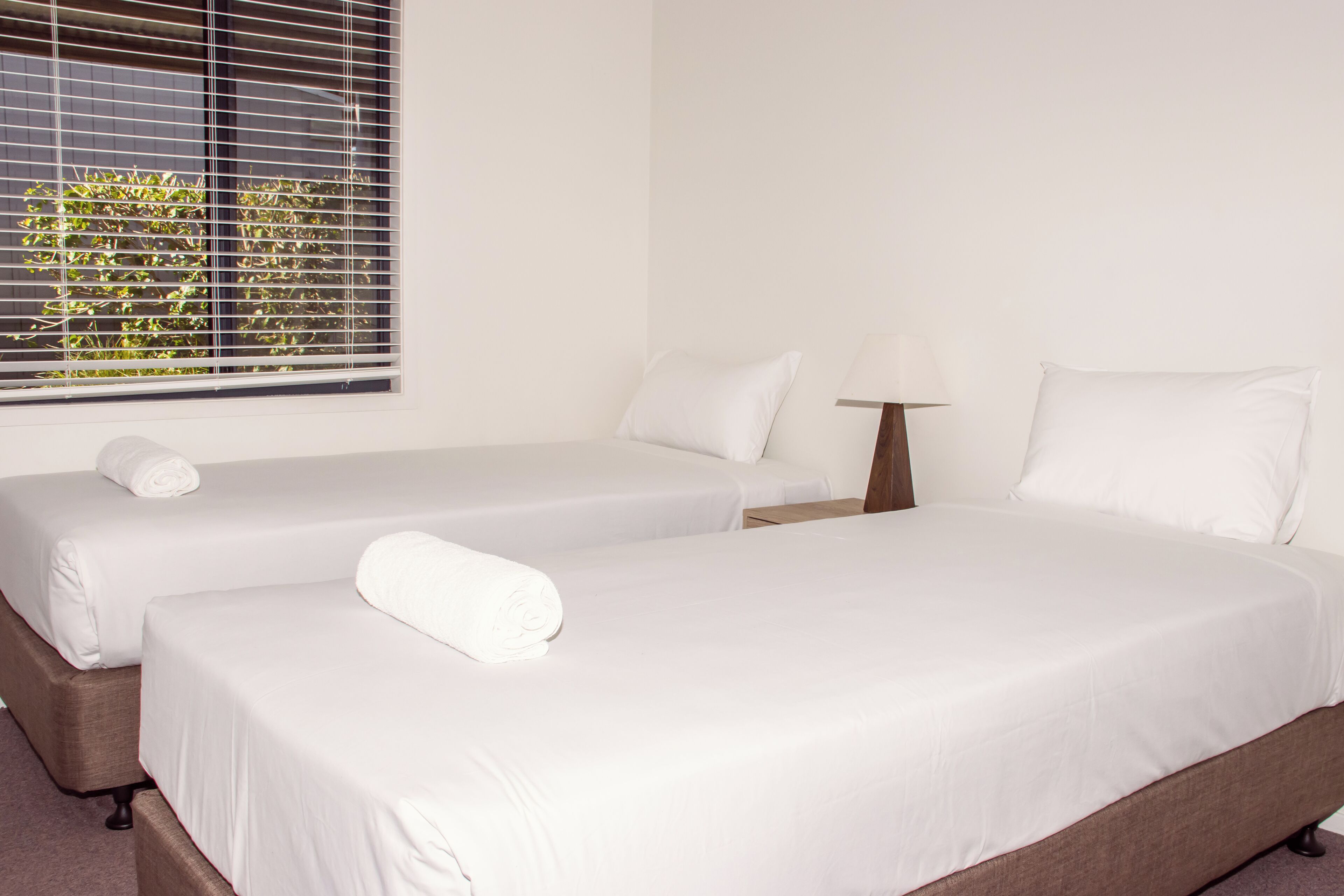 Villa - utsikt mot trädgården | Strykjärn/strykbräda, gratis wi-fi, sängkläder och väckarklockor