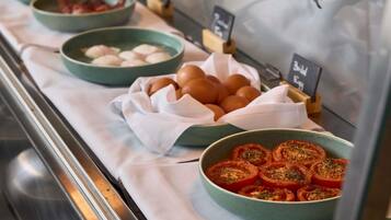 Daily buffet breakfast for a fee