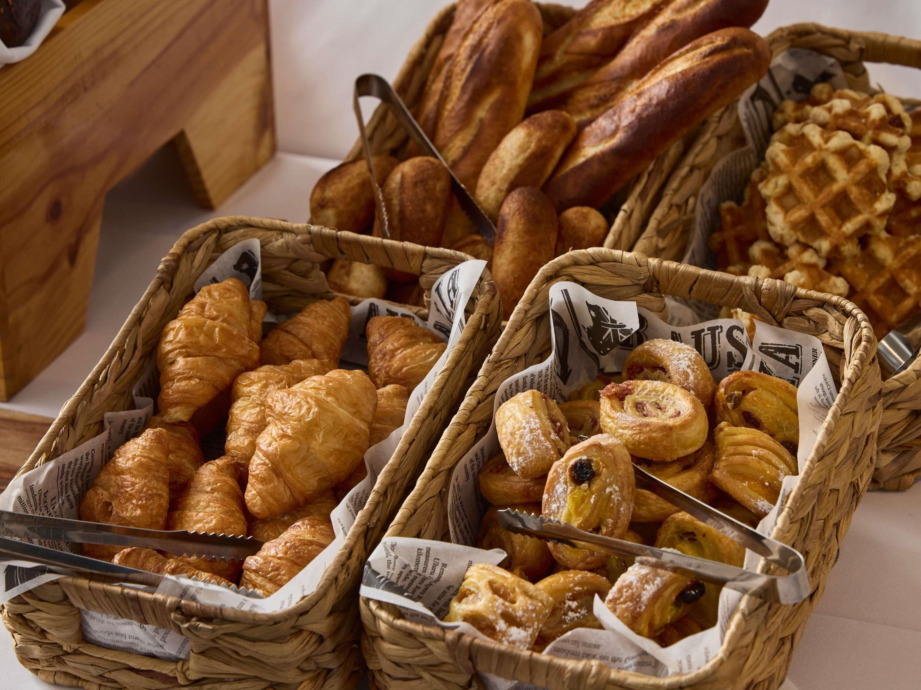 Daily buffet breakfast for a fee