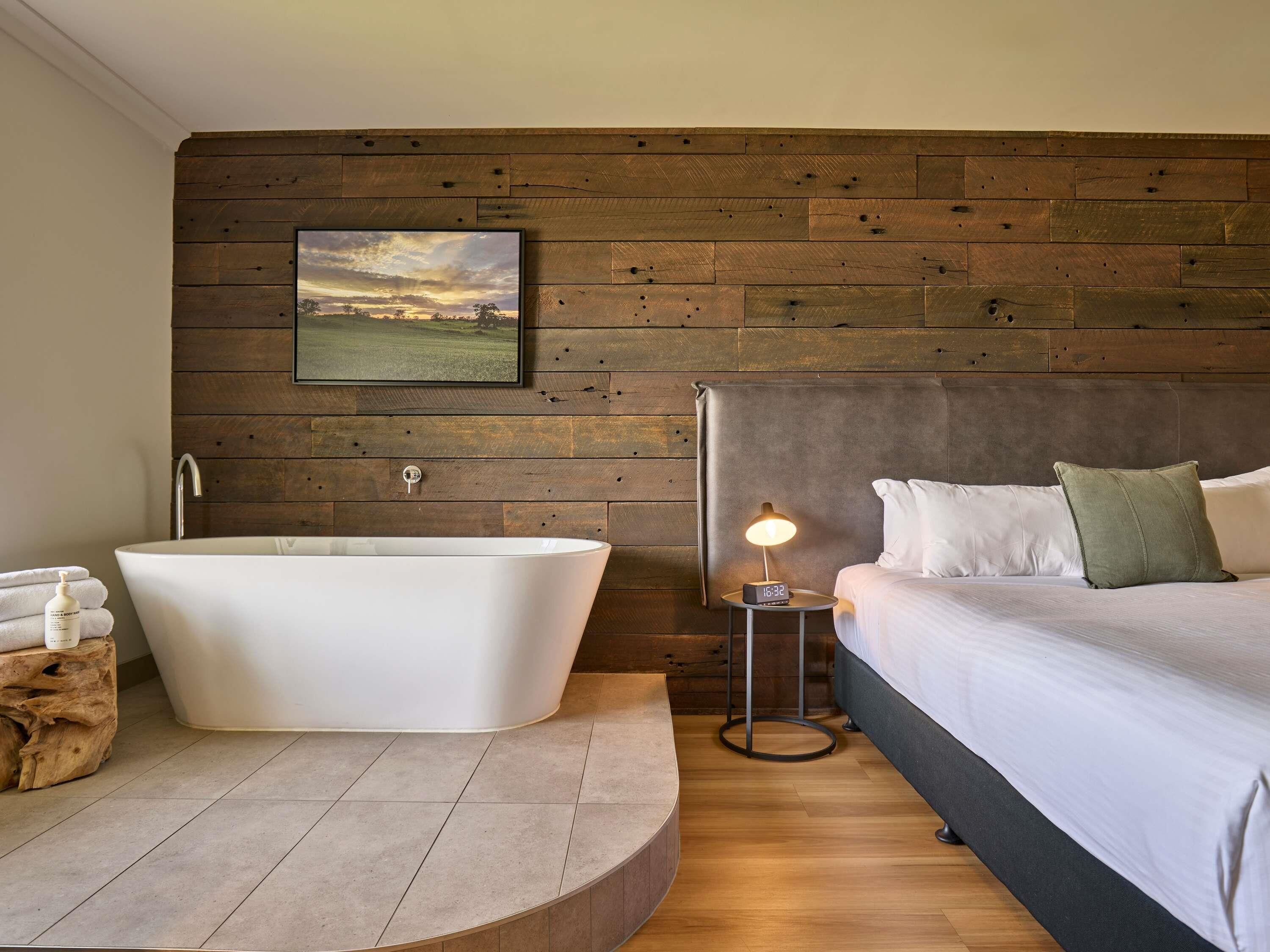 Deluxe Room, 1 King Bed