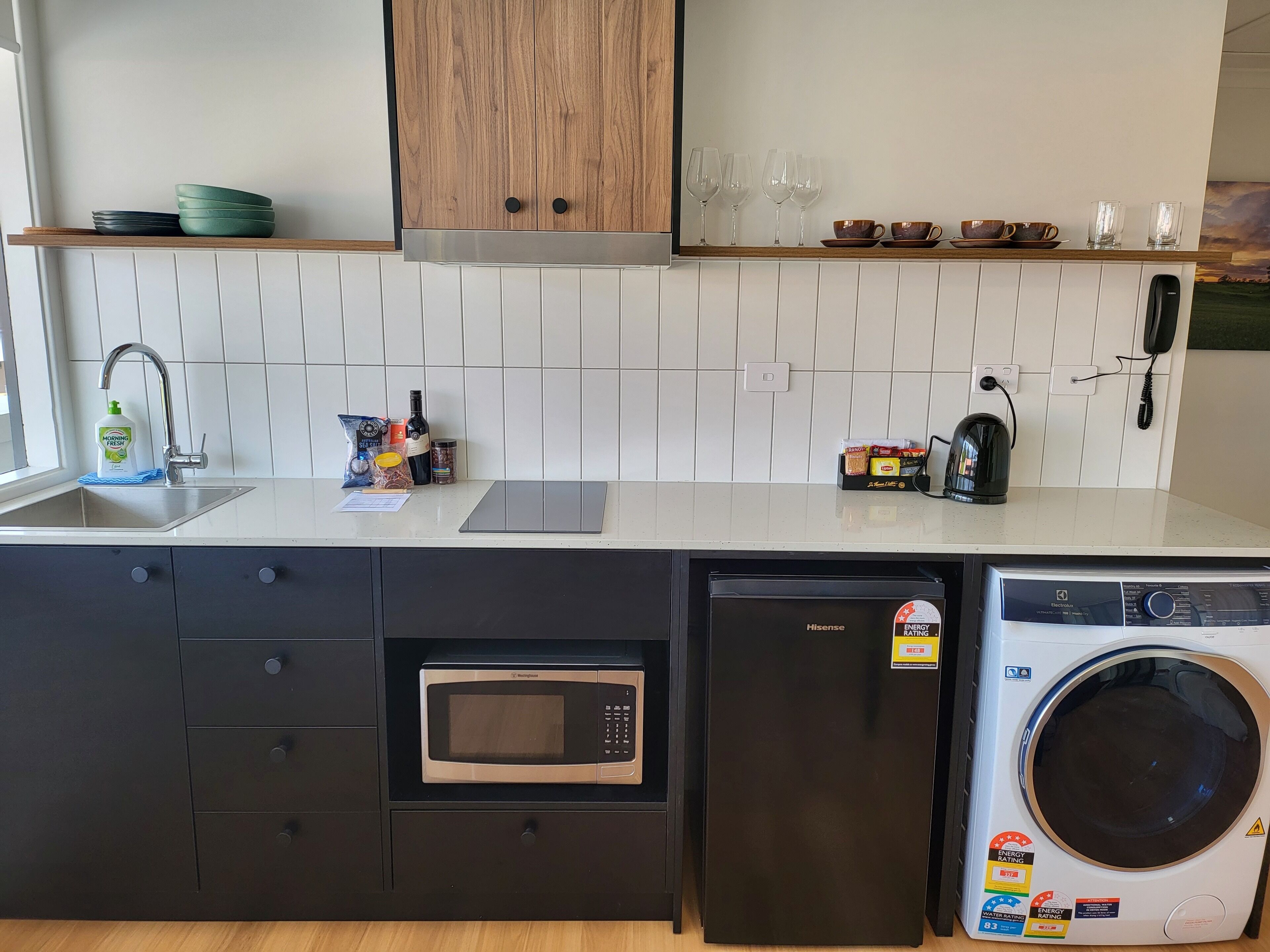 fridge, coffee/tea maker, electric kettle