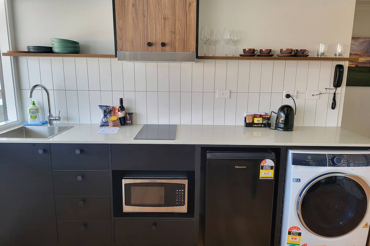 fridge, coffee/tea maker, electric kettle