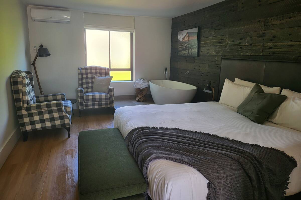 Cortinas blackout, tabla de planchar con plancha y wifi gratis