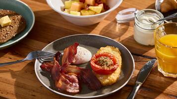Daily buffet breakfast for a fee