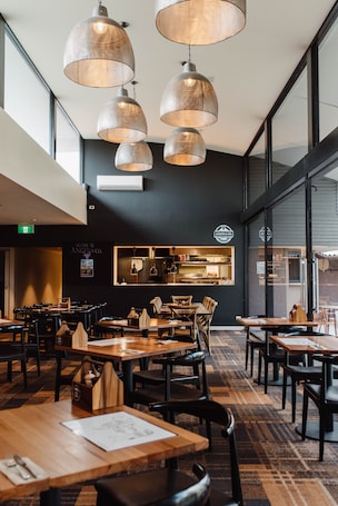 Breakfast, lunch and dinner served. Mercure Barossa Valley