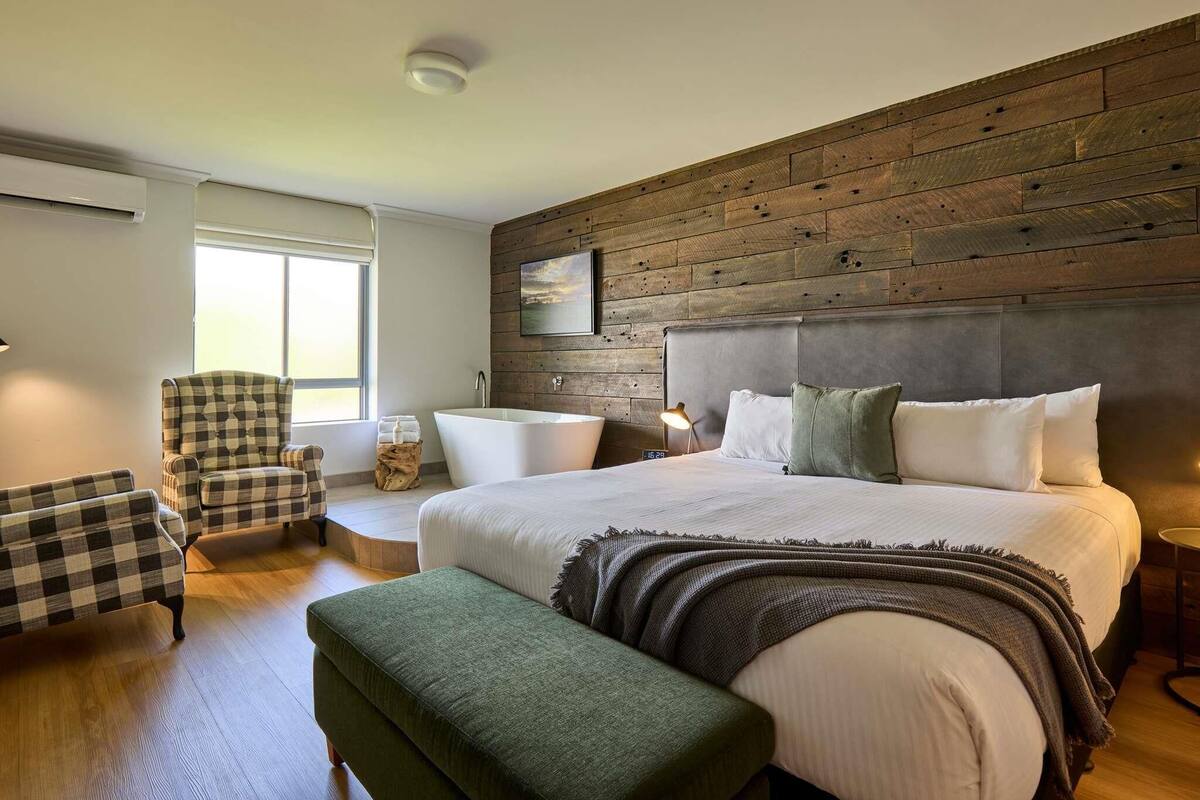 Deluxe Room, 1 King Bed