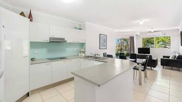 Apartment, 3 Bedrooms | Private kitchen | Full-size fridge, microwave, oven, stovetop