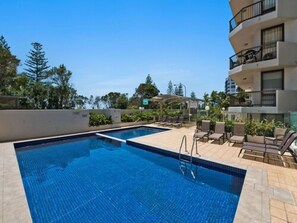 Outdoor pool, open 8:00 AM to 8:00 PM, pool loungers