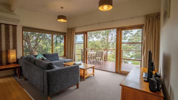 木屋, 2 間臥室, 海景 | 起居區 | 電視、 DVD 播放機