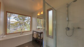 Premium Chalet, 1 King Bed, Ocean View | Bathroom