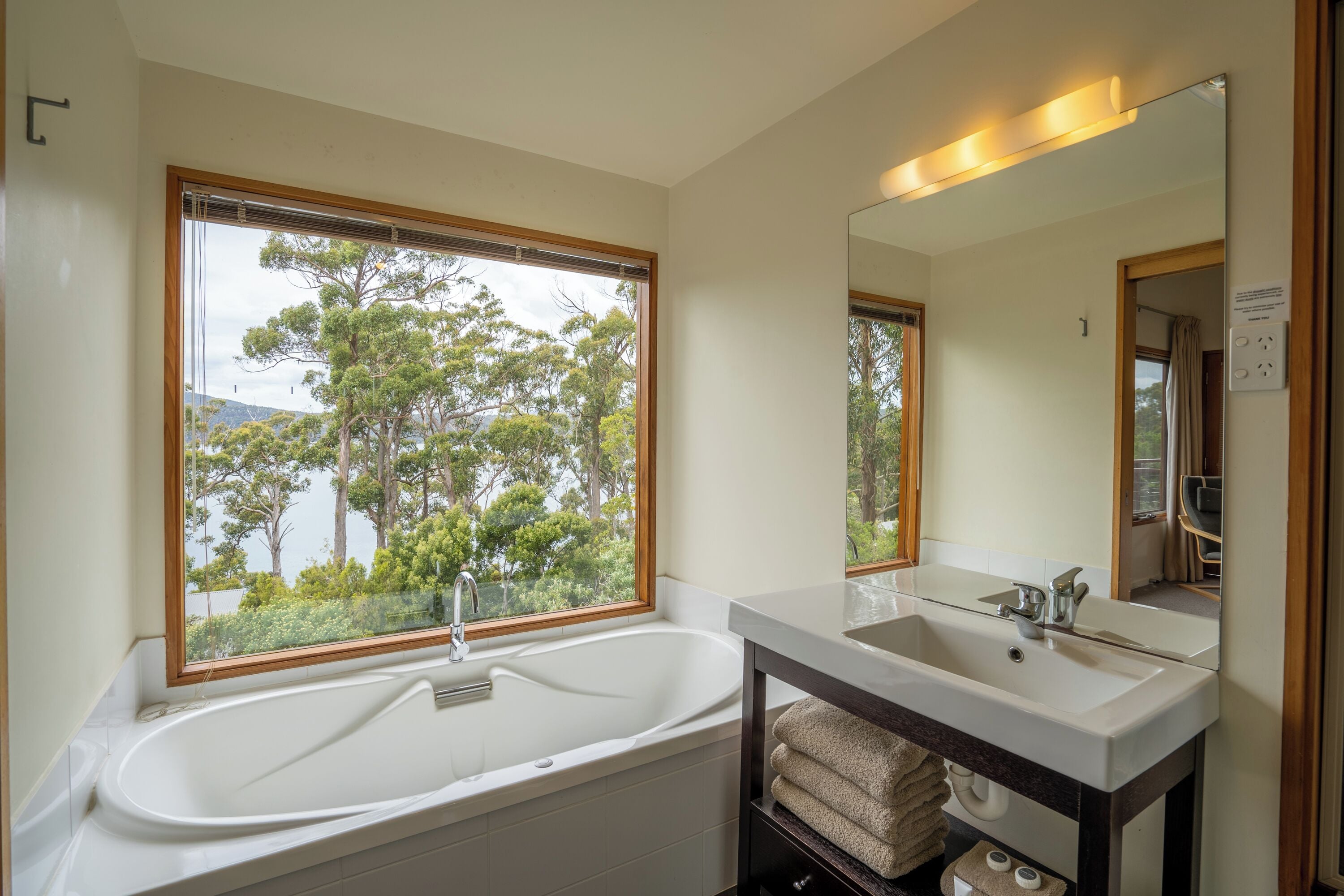 chalet, 2 bedrooms, ocean view | bathroom | free toiletries, hair dryer, towels