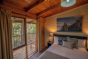 Cabin, 3 Bedrooms, Garden View | In-room safe, iron/ironing board, bed sheets