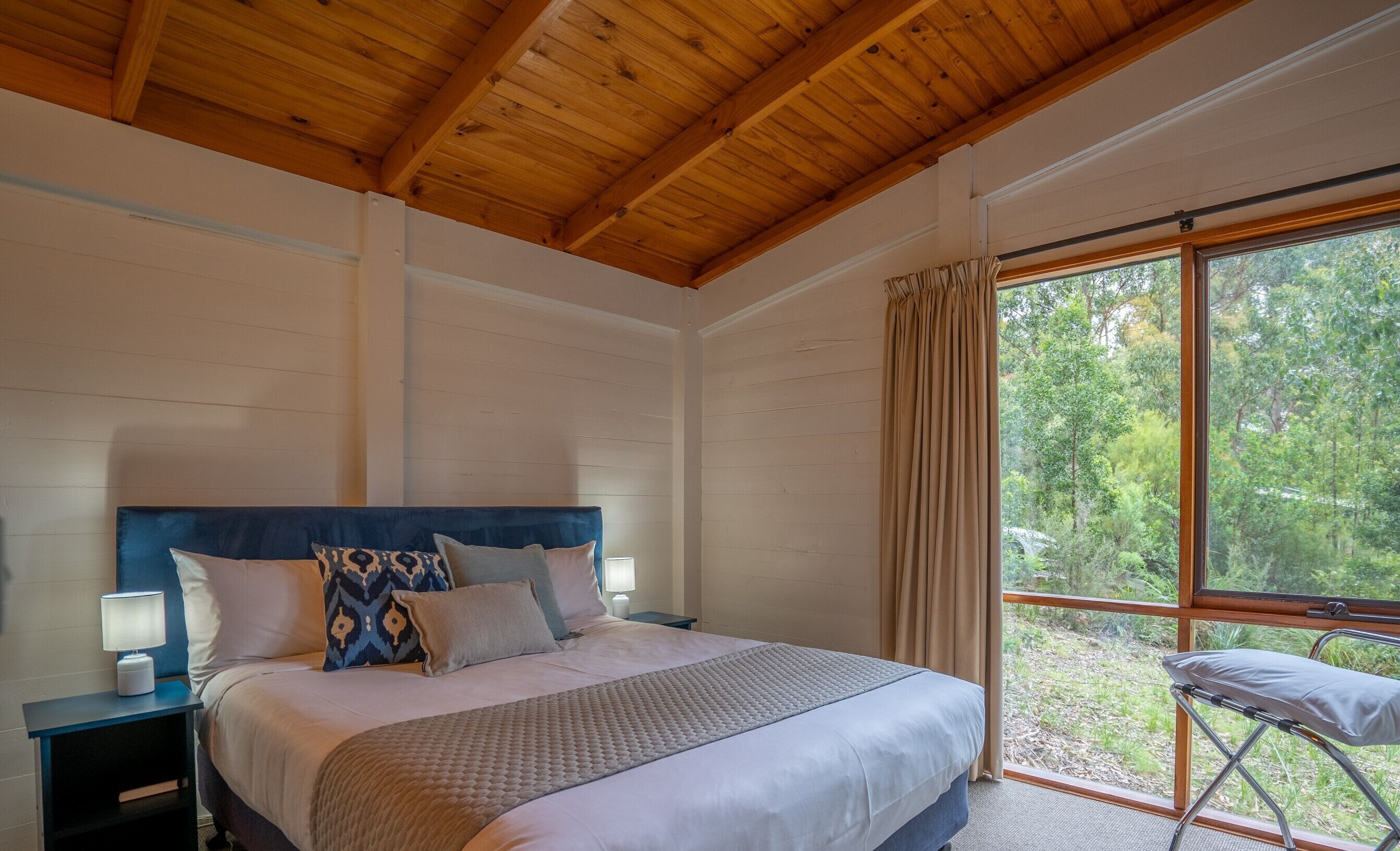 cabin, 2 bedrooms, garden view | 2 bedrooms, in-room safe, iron/ironing board, bed sheets