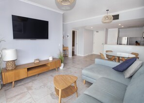 Apartamento, 1 quarto | Área de estar | TV