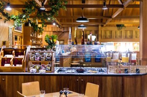 每日供应自助式早餐（每人 AUD 25）