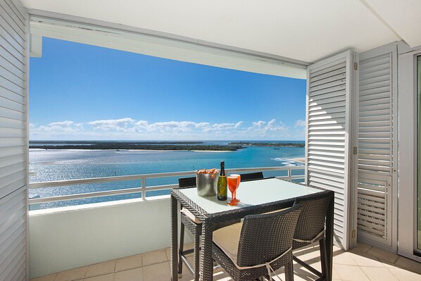 1 Bedroom Water View Apartment | Terrace/patio