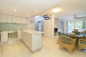 Apartment, 3 Bedrooms | Private kitchen
