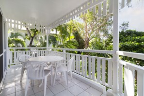Terrace/patio - The White House Port Douglas (Port Douglas)