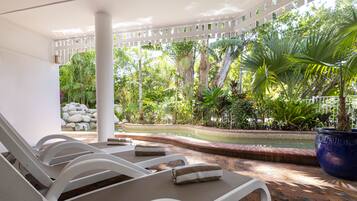 Outdoor pool, sun loungers