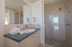 Bathroom - Atlantis Marcoola (Marcoola)