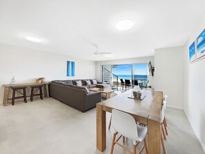 公寓, 3 間臥室 (Top Floor) | 客廳 | 電視、DVD 播放機