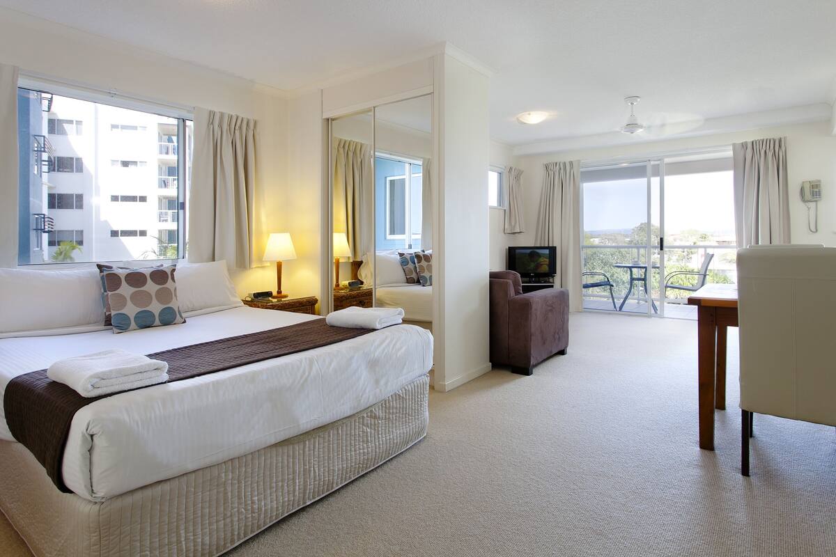 Studio | Iron/ironing board, WiFi (free), individually furnished, bed sheets