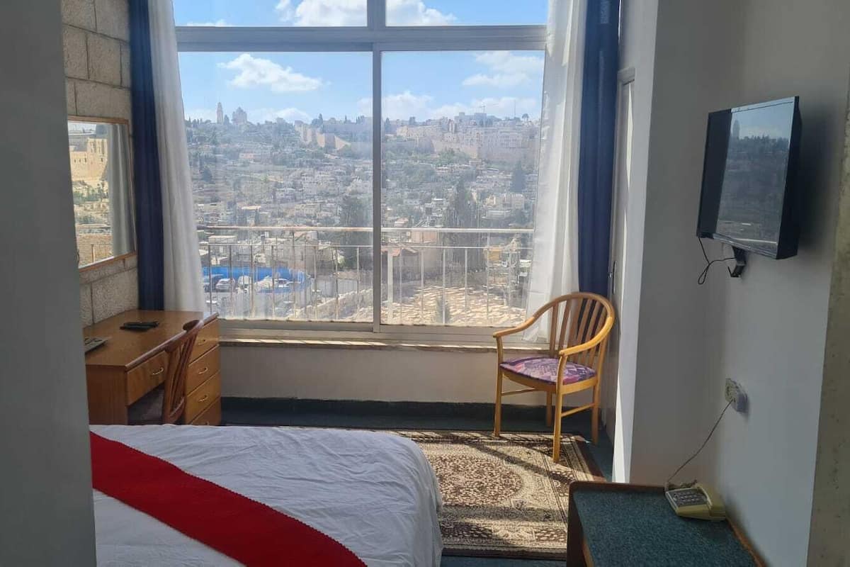 Single Room, 1 Double Bed | In-room safe, desk, blackout drapes, WiFi (free)