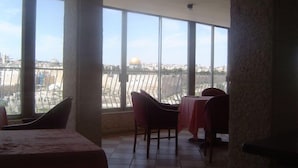 Desayuno buffet incluido todos los días 