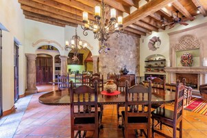 32–tuumainen taulutelevisio, jossa kaapelikanavat