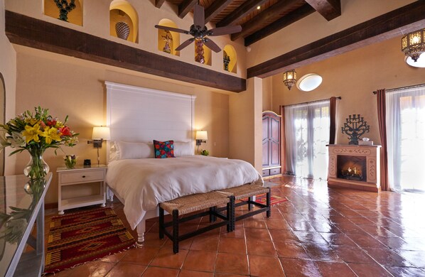 1 Schlafzimmer, hochwertige Bettwaren, Daunenbettdecken, Zimmersafe