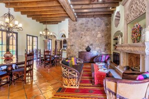 32-inch flat-screen TV with cable channels, TV, fireplace