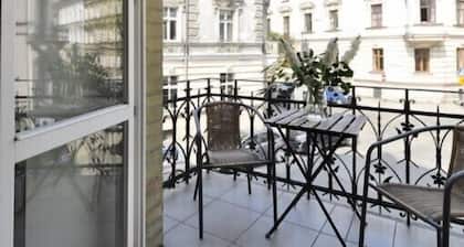 Crystal Suites Old Town
