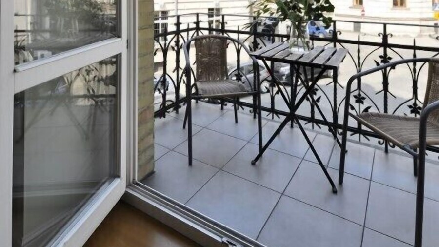 Crystal Suites Old Town