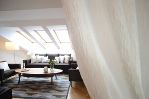 Loft Deluxe | Soggiorno | TV a schermo piatto 26 pollici con canali digitali, TV