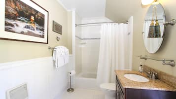 Driftwood | Bathroom | Free toiletries, hair dryer, towels, soap