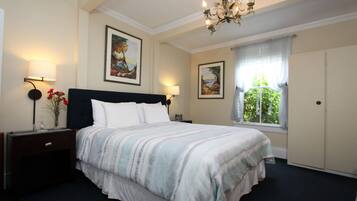 Rum - 1 kingsize-säng | Sängtillbehör av högsta kvalitet och bäddmadrasser